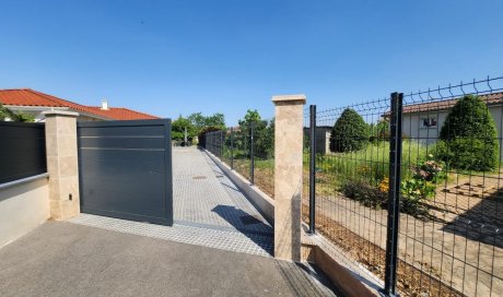 L'Entreprise Aux Charmes du Jardin vous propose l'installation d'une clôture à Mions 