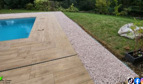 L'Entreprise Aux Charmes du Jardin vous propose l'aménagement d'une bande minéralisé entre la terrasse et la piscine à Mions (69)